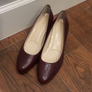 NWOB Burgundy heels